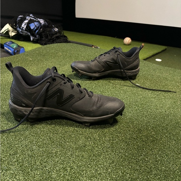 New Balance Black Athletic Shoes main image 4